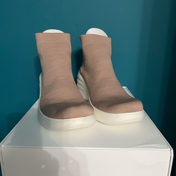Brash Echo Blush Sneaker Booties - Size 7 - Picture 2 of 5